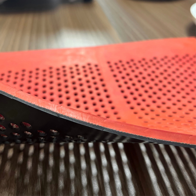 सूखी गीली स्क्रीनिंग के लिए आयताकार छेद के साथ 8 मिमी एंटी-क्लोज रबर स्क्रीन मैट